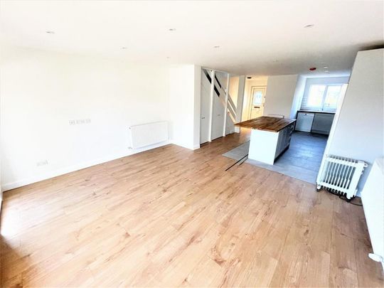 3 bedroom end of terrace house to rent - Photo 1