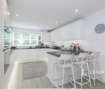 2 bedroom apartment to rent Oatlands, Weybridge - Photo 6