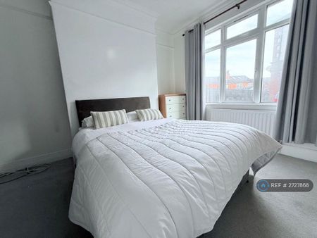 4 bedroom terraced house to rent - Photo 4