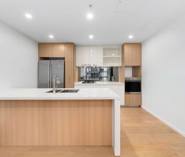 Generous Designer Living with Study in the Heart of Green Square - Photo 4