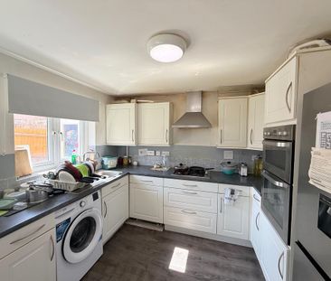 1 bedroom in a house share to rent - Photo 3