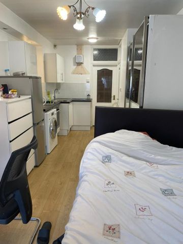 Studio to rent - Photo 2