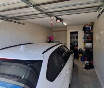 3 bedroom in Totara Vale - Photo 3