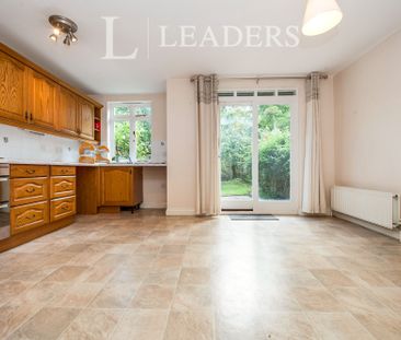 3 bedroom town house to rent Beaufort Court, Cirencester - Photo 6