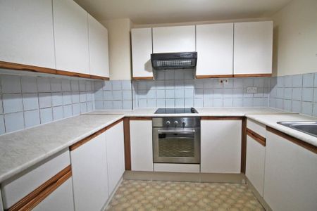 2 bedroom mews to rent - Photo 4