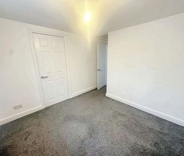 4 bedroom semi-detached house to rent - Photo 4