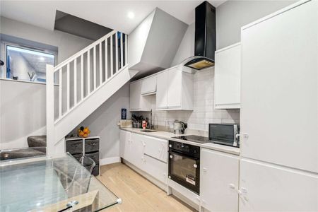 A beautifully presented three bedroom flat on quite residential street in Sands End - Photo 4