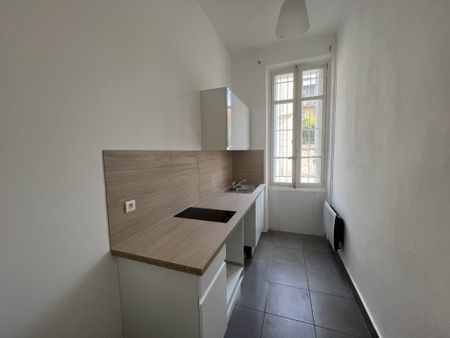 Location Appartement 1 pièce 27m² MARSEILLE 5ème - Photo 3