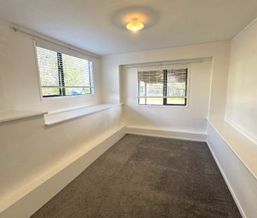 Convenient West Harbour Locationi - Photo 2