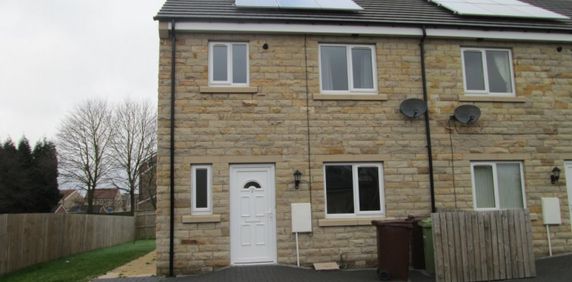 3 bed Town House - To Let - Photo 2