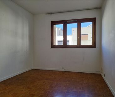 Appartement 4 pièces 88m2 MARSEILLE 8EME 1 045 euros - Photo 1