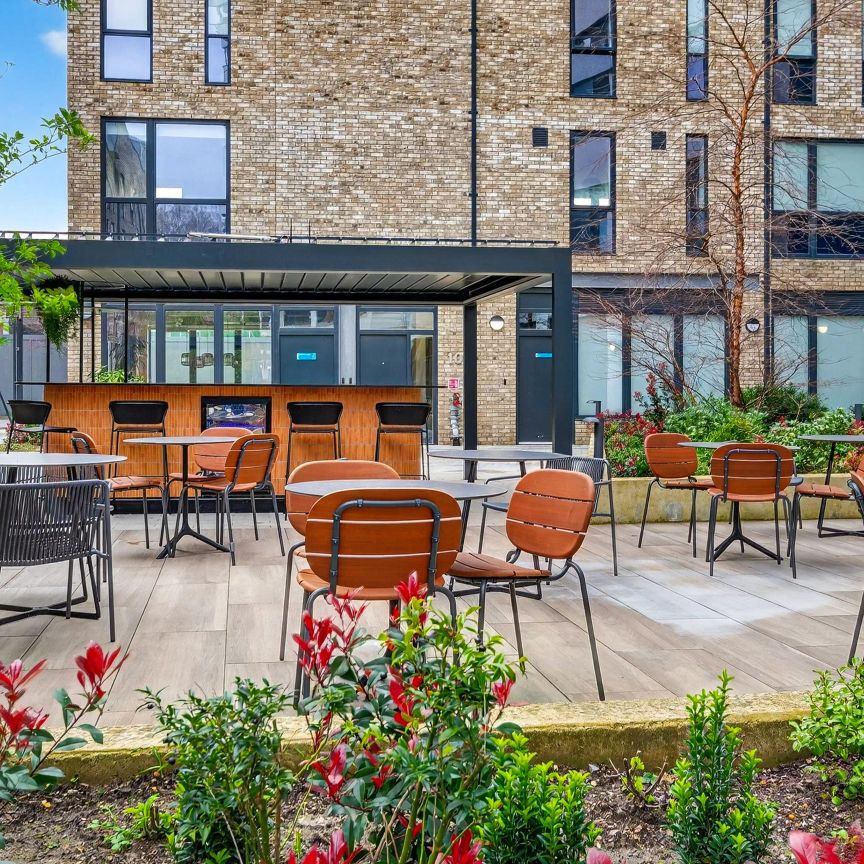 Silver Ensuite - Photo 1