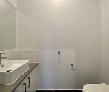 Modern Townhouse! - Photo 4