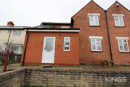 2 bedroom flat to rent - Photo 4