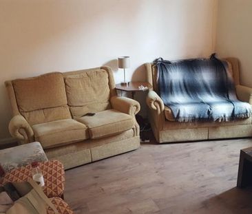 4 bedroom end of terrace house to rent - Photo 1
