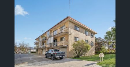 Spacious, stylish & superbly located - Photo 5