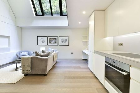 A fantastic split level one bedroom apartment situated in a prime Chelsea location just moments from all the amenities of the Fulham Road. - Photo 4