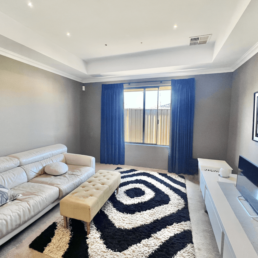 4 x2 Beautiful Family Home - Photo 1