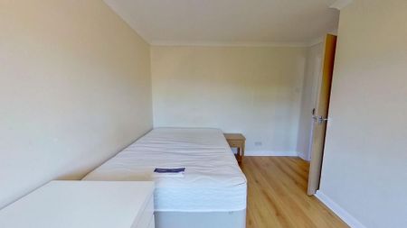 4 bedroom terraced house to rent - Photo 3