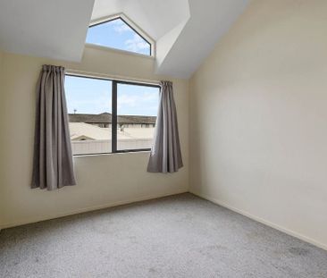 Beautifully appointed apartment - Photo 1