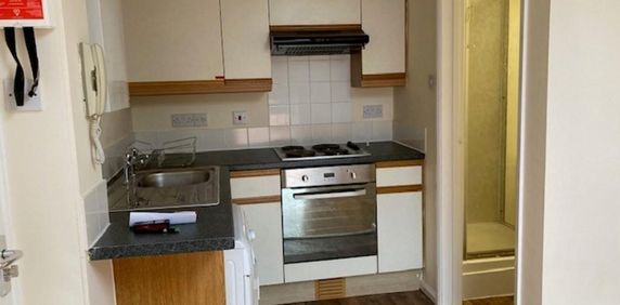 Studio to rent - Photo 2