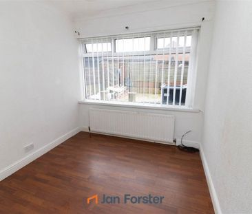 3 Bedroom House - Terraced - Photo 4