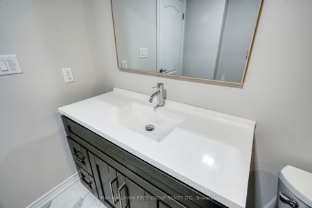 Detached Home For Lease | N8146030 - Photo 2