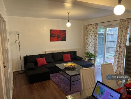 4 bedroom semi-detached house to rent - Photo 4