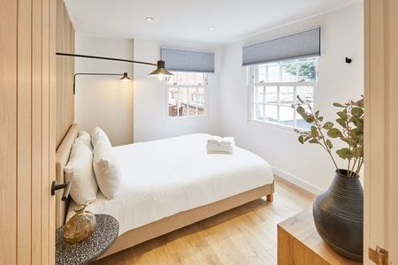 Golden Lion Bank - Photo 5