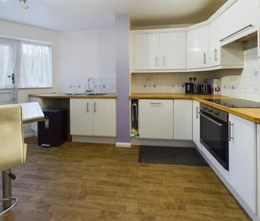 3 bedroom semi-detached house to rent - Photo 2
