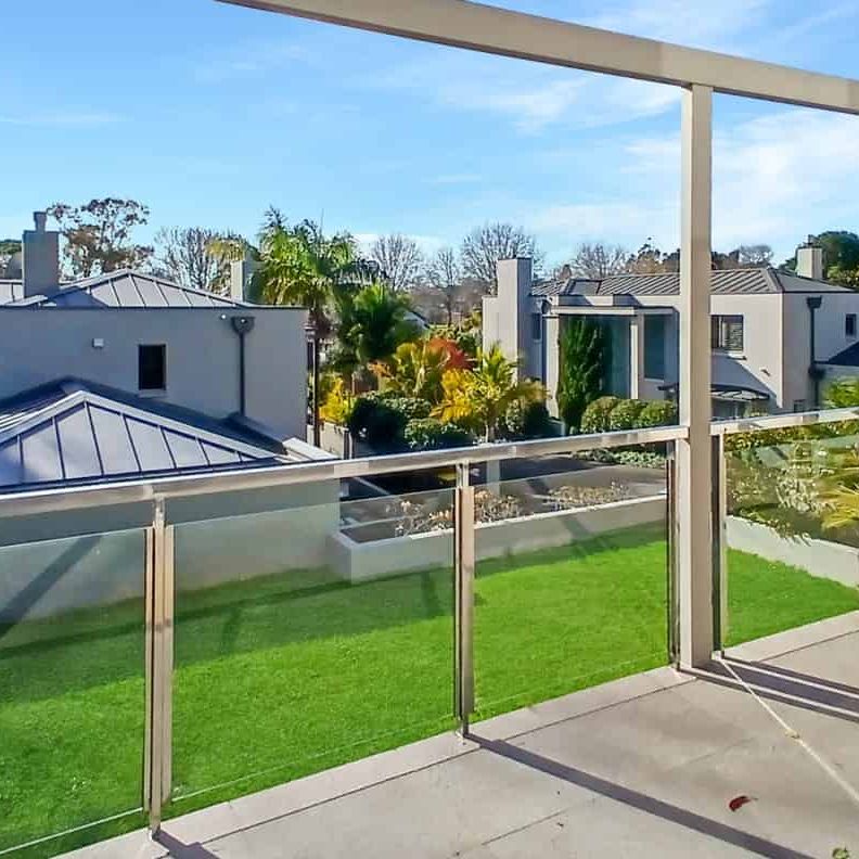 Epsom , Architecturally designed stunning five bedroom four Bathroom Home! - Photo 1