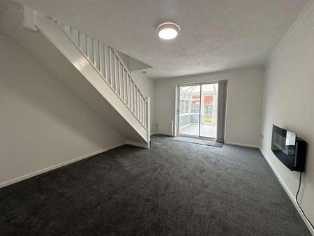 Celandine, Tamworth, B77 - Photo 3