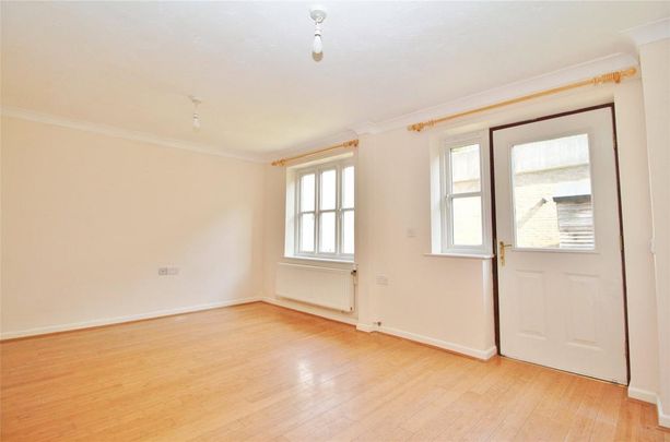3 bedroom end of terrace house to rent - Photo 1