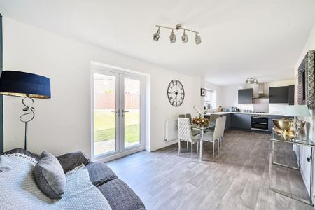 4 bedroom detached house to rent - Photo 3