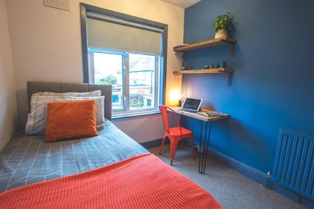 4 bedroom semi-detached house to rent - Photo 2