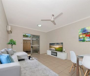 CHARMING 2 BEDROOM 1 BATHROOM UNIT IN WEST END! - Photo 3