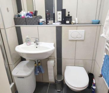 Schöne helle 2 Zi-Whg mit EBK (Backofen und Spülmaschine) und AA in... - Photo 5