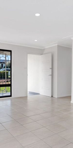 Newly Renovated 3 Bedroom Home in Mount Pritchard&excl; - Photo 1