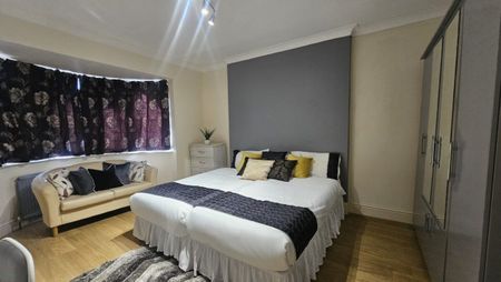 Bowes Road, W3, Acton - Photo 5