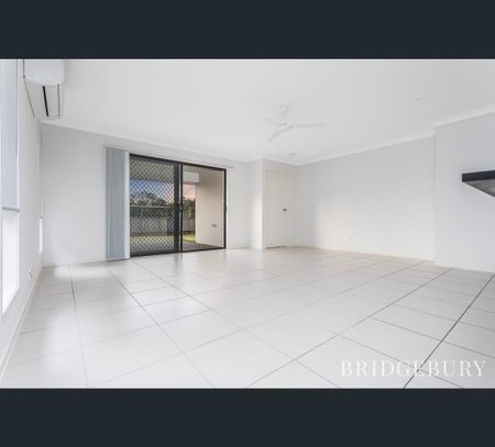 33 McMonagle Crescent, Bellbird Park, Qld 4300 - Photo 4