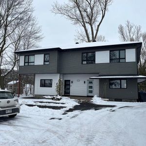 Grand 6 ½ +Sous-sol, 2 SDB, Rénové - Photo 2