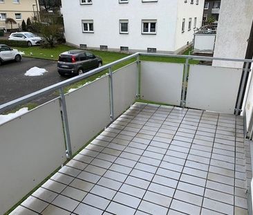 Wohnen in zentrumsnaher Wohnlage! 3-Zimmer-Wohnung mit Balkon in Ne... - Photo 1