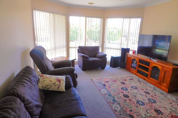 39 Barton Street, West Wodonga - Photo 1
