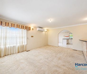 Spacious Family Home in a Convenient St Albans Location - Photo 1