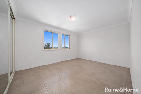 Spacious Family Home in a Prime Edensor Park Location - Photo 2