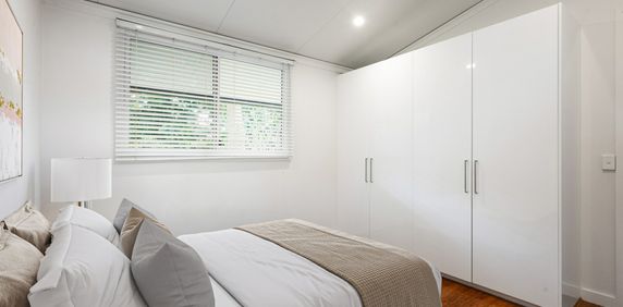 Contemporary 2 bedroom beach cottage - Photo 2