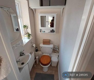 3 bedroom end of terrace house to rent - Photo 6