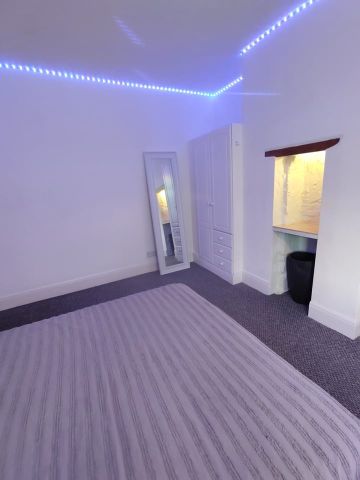 Room in a Shared House, Pointout Road, SO16 - Photo 2