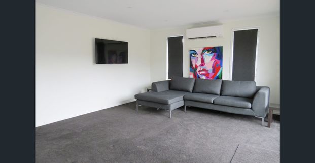 Modern Living with Space to Enjoy - Blackmans Bay - Photo 1