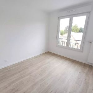 location Appartement T2 DE 43.53m² À COMBS LA VILLE - Photo 2